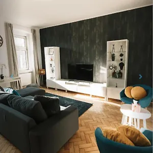 Orestaliving - On The Danube Canal Friedensbruecke Apartment Vienna