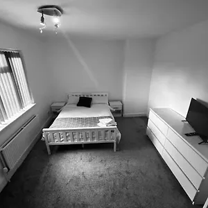 3 Bedroom Deluxe In Doncaster Holiday home Balby